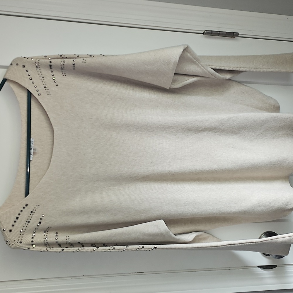 Womens nwots sz medium Vila Milami. Glitz dressy top!!!